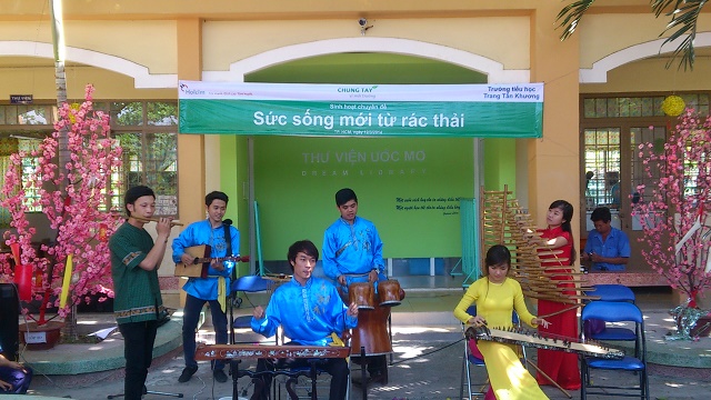 Chương trình giới thiệu và biểu diễn nhạc cụ dân tộc Việt Nam cho học sinh huyện Nhà Bè năm 2014