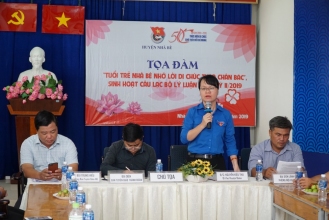 Đ/c Nguyễn Kiều Thu, Bí thư Huyện Đoàn phát biểu dẫn đề tại Tọa đàm.
