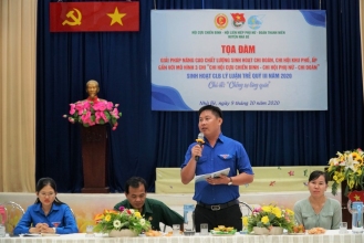 Đ/c Nguyễn Thanh Tuấn, Bí thư Huyện Đoàn phát biểu tại buổi sinh hoạt quý III CLB Lý luận trẻ