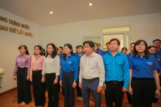 Huyện Đoàn, Hội LHTN Việt Nam Huyện đã tổ chức Lễ tuyên dương Gương thầy thuốc trẻ Nhân kỷ niệm 68 năm Ngày Thầy thuốc Việt Nam (27/2/1955 - 27/2/2023) và 92 năm ngày thành lập Đoàn TNCS Hồ Chí Minh (26/3�