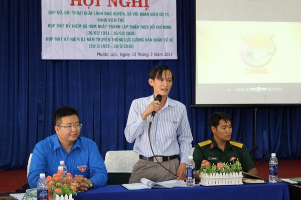 Đc Nguyễn Văn Cường - Phó Bí thư Thường trực Đảng ủy xã Phước Lộc chủ trì buổi thảo luận