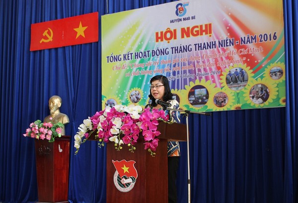 Đ/c Trần Hải Yến - UVBTV Huyện ủy, Phó Chủ tịch UBND huyện Nhà Bè phát biểu tại Hội nghị